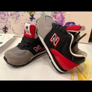 New Balance 574 toddler sneakers 6 almost new condition grey & blue & red